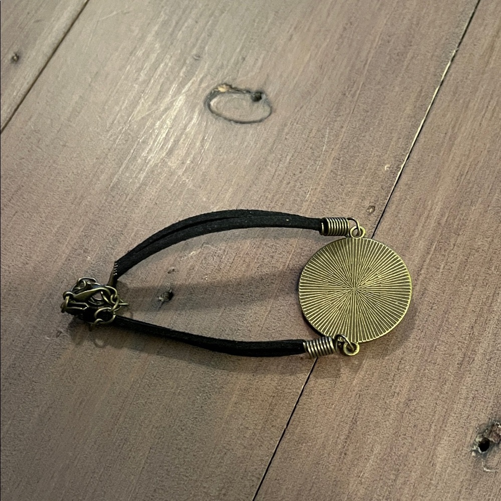 Turtle Pendant Black Bracelet​ - Picture 2 of 2